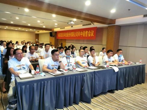 乘风破浪，携手共进